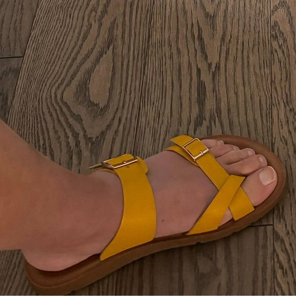 Colourful and comfortable fashionable sandals. - Picture 3 of 5